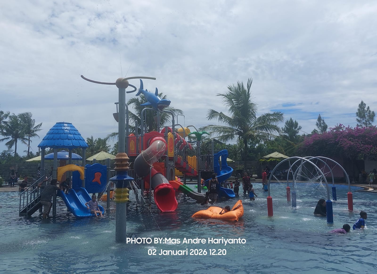 FOTO: Liburan Nataru pada 2026 di Wisata Edukasi Milkindo Malang Selatan Padat Pengunjung (Andre Hariyanto/SUARA UTAMA)