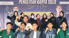 HMPS MPI STAIL Pesantren Hidayatullah Surabaya Sukses Gelar Pelatihan Penulisan Karya Tulis bersama Wartawan Muda Andre Hariyanto (FOTO : Dokumentasi Aisyah Putri Widodo/SUARA UTAMA)
