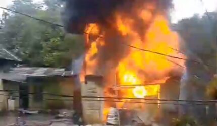 IMG 20260116 115049 Gudang Minyak di Kampung Baruh Tabir Dilalap Si Jago Merah, Satu Unit Mobil Kijang LGX Ikut Terbakar Suara Utama ID Mengabarkan Kebenaran | Website Resmi Suara Utama