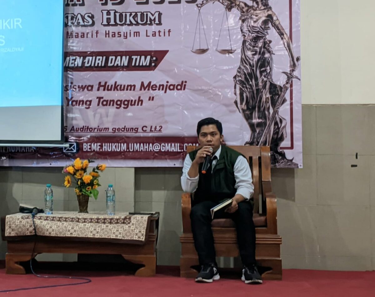 Penulis sedang berdiskusi tentang KUHP dan KUHAP baru yang resmi diberlakukan (Moch. Gufron Fajar Rezki/SUARA UTAMA)