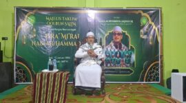Ustadz Irfanuddin Luqman saat mengisi Pengajian Isra Miraj Nabi Muhammad SAW 1447 H di Majelis Taklim Qolbun Salim Kota Soe (Muhazir Syukur/SUARA UTAMA)