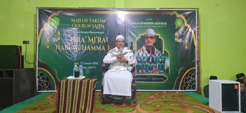 Ustadz Irfanuddin Luqman saat mengisi Pengajian Isra Miraj Nabi Muhammad SAW 1447 H di Majelis Taklim Qolbun Salim Kota Soe (Muhazir Syukur/SUARA UTAMA)