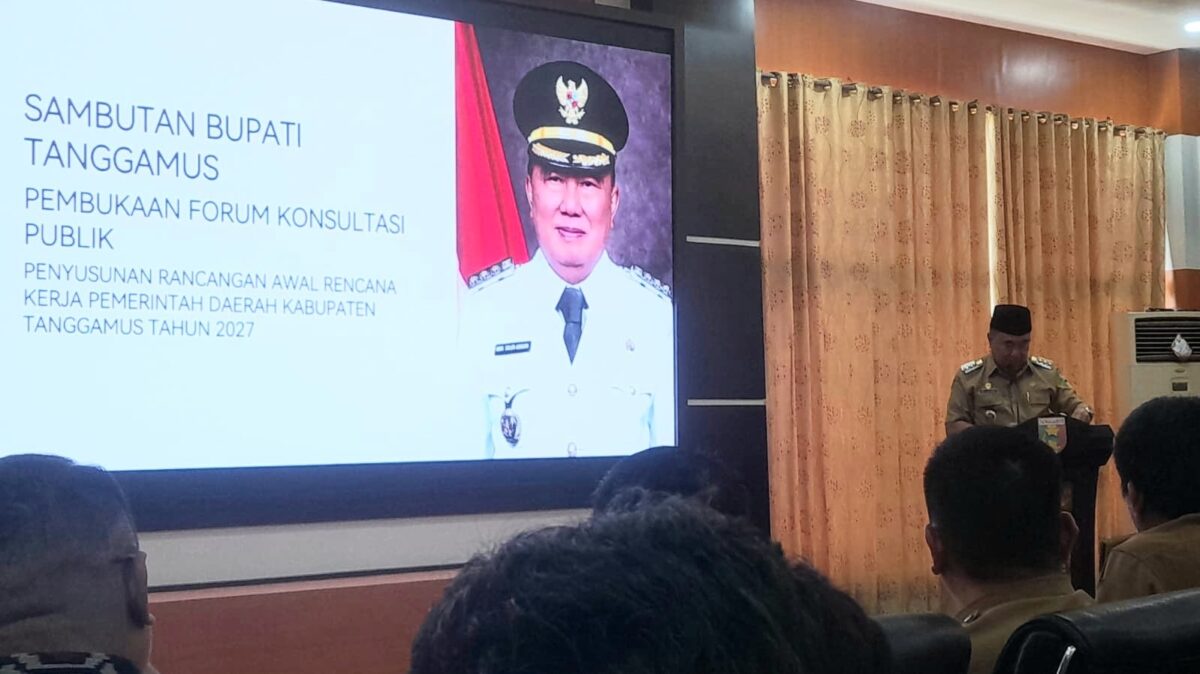 Bupati Tanggamus saat memberikan sambutan pada Forum  Konsultasi Publik Ranwal RKPD Tahun 2027