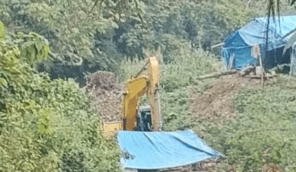 file 000000009eb87208830bdb959170f50c Kasus Lama Disorot Kembali, Excavator Diduga Milik Kades Sekancing Sapri Muncul di Lokasi PETI Suara Utama ID Mengabarkan Kebenaran | Website Resmi Suara Utama