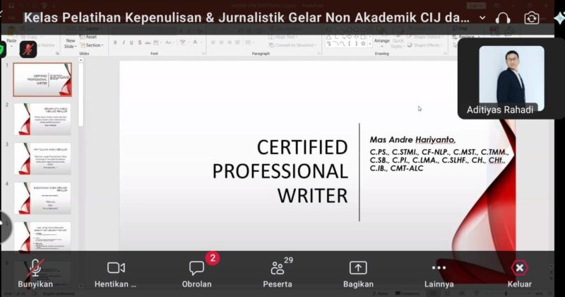 Suasana pelatihan 'Professional Writer' yang digelar secara daring oleh AR Learning Center melalui aplikasi Zoom, Minggu (15/02/2026).
