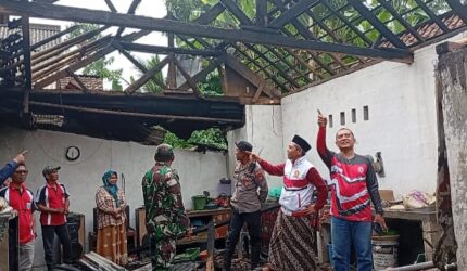 IMG 20260221 WA0000 Dua Dapur Serta Isinya Ludes di Lalap si Jago Merah, Forpimcam Tiris Serahkan Bantuan  Suara Utama ID Mengabarkan Kebenaran | Website Resmi Suara Utama