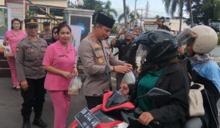 IMG 20260224 WA0161 Polres Bitung Tebar Kehangatan Ramadhan, Ratusan Takjil Dibagikan kepada Pengendara Suara Utama ID Mengabarkan Kebenaran | Website Resmi Suara Utama
