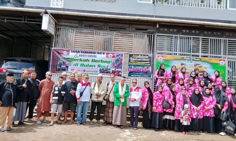 FOTO: Tim KKSS dan IWSS Kabupaten Timor Tengah Selatan sebelum melaksanakan kegiatan Safari Ramadhan Dan Baksos di Pedalaman Timor (Muhazir Syukur/SUARA UTAMA)