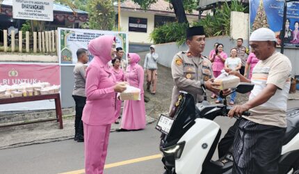 IMG 20260225 WA0108 Polsek Ranowulu dan Bhayangkari Bagikan 100 Paket Takjil, Wujud Kepedulian di Bulan Ramadhan Suara Utama ID Mengabarkan Kebenaran | Website Resmi Suara Utama