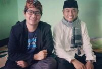 FOTO: Mas Andre Hariyanto bersama Ustadz Endang AR, Pengasuh Pondok Pesantren, yang memberikan nama hijrah Rahmat Rahman (Andre Hariyanto/SUARA UTAMA).
