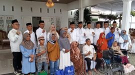 Suasana saat bersama anak-anak yatim piatu dan para lansia saat acara buka bersama.
