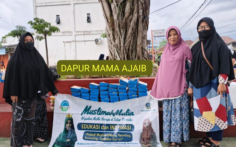 Fhoto Founder dan anggota Komunitas Muslimah Mulia Saat Sedang Ingin Berbagi