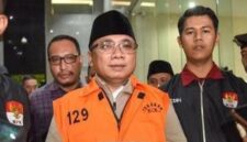 FOTO: KPK Tahan Gus Yaqut, Eks Menag dan Mantan Ketum Banser Jadi Tersangka Kasus Kuota Haji (Andre Hariyanto/SUARA UTAMA)