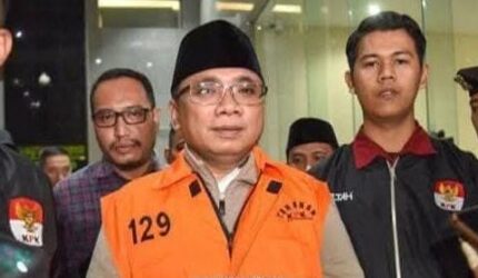 FOTO: KPK Tahan Gus Yaqut, Eks Menag dan Mantan Ketum Banser Jadi Tersangka Kasus Kuota Haji (Andre Hariyanto/SUARA UTAMA)