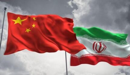 FOTO : Bendera China dan Iran. (Istimewa/SUARA UTAMA)