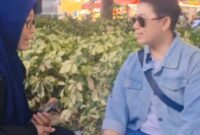 FOTO: Esti Rahaya, Jurnalis Media Suara Utama Internasional, saat melakukan wawancara dengan Arya Panda di Hong Kong. (Dok. Pribadi/SUARA UTAMA)