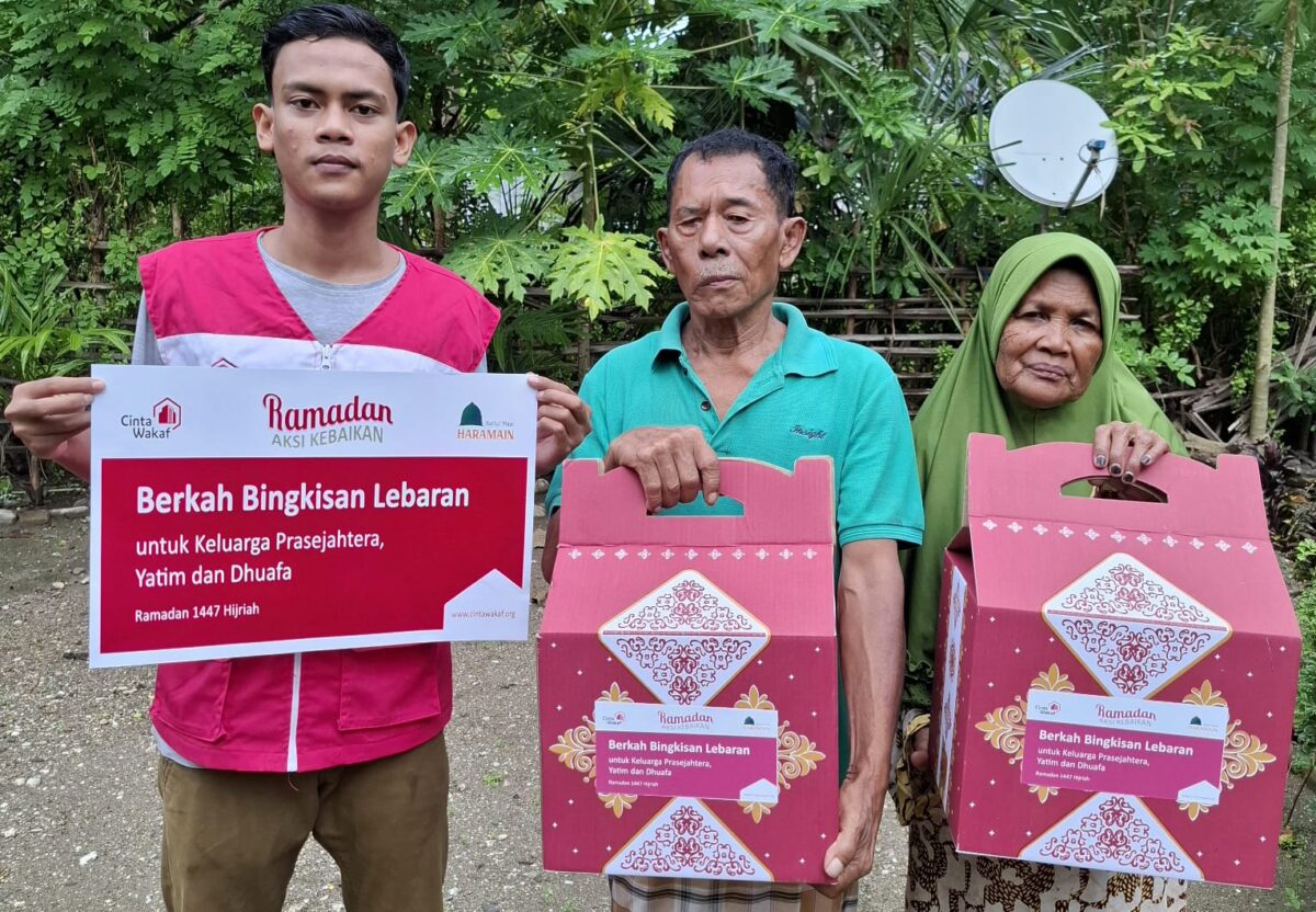 FOTO: Cinta Wakaf Berbagi jelang Lebaran untuk Para Lansia di NTT (SUARA UTAMA/Muhazir Syukur)