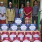 FOTO: Saat bersama penyerahan Happiness Gift dari Sharing Happiness untuk Imam Guru Ngaji dan Marbot Masjid (Muhazir Syukur/SUARA UTAMA)