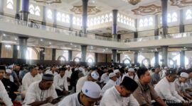 Foto : Tampak Ratusan Jamaah saat mendengarkan tausiyah