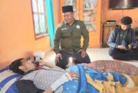 Ketua ! Satgas Jalan Lurus Saat Mengunjungi Rumah Penderita Penyakit Tumor di Babakan Kecamatan Pugung