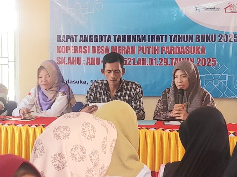 Pengurus KDKMP,BA KDKMP, Pengawas KDKMP, Pendamping Desa Saat RAT Berlangsung Pada KDKMP Pardasuka