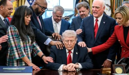 momen trump didoakan banyak pendeta di ruang oval gedung putih 1772795803430 169