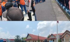 Puluhan Buruh Demo Di Depan Kantor Bupati Kabupaten Berau. Untuk Meminta Penjelasan, Terkait Pemutusan Hubungan Kerja Sepihak