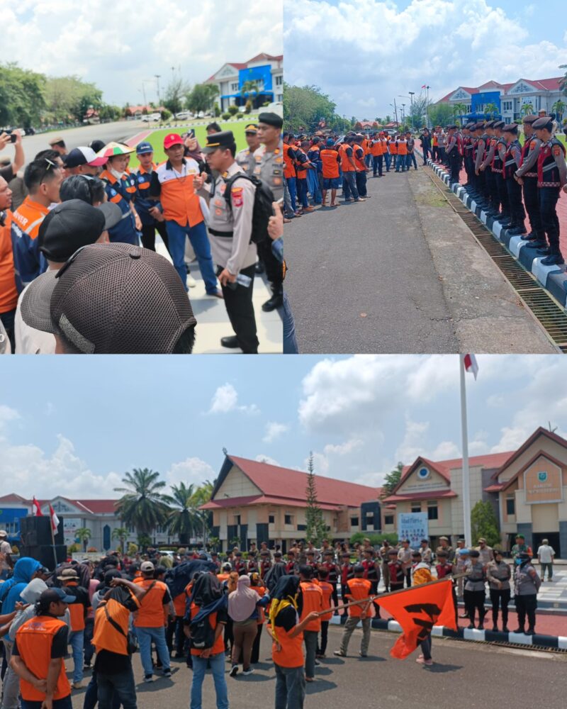 Foto aksi demo buruh didepan kantor bupati