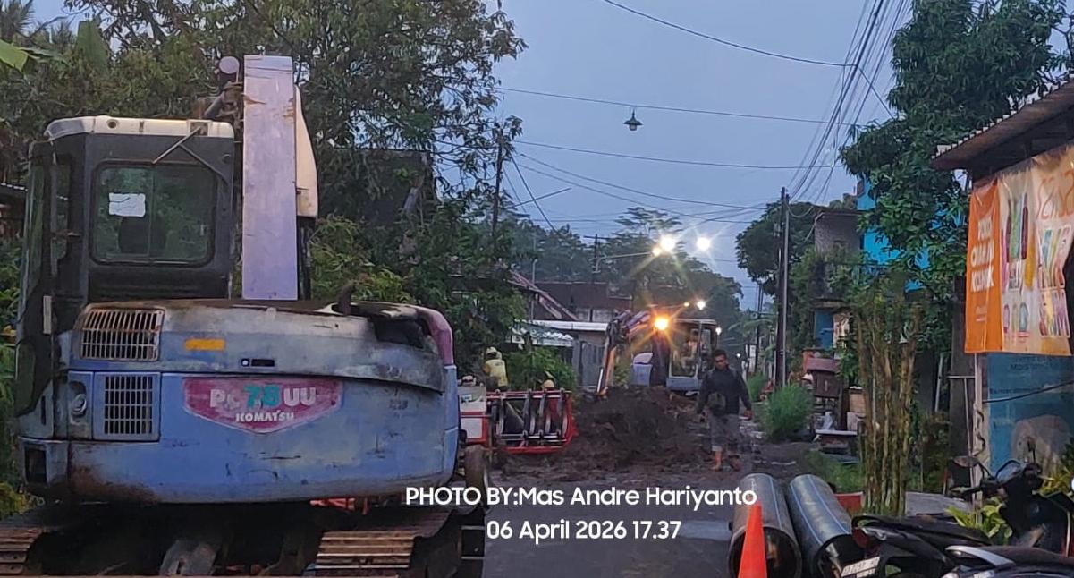 FOTO: Warga Dusun Tempur, Desa Kemiri, Kecamatan Kepanjen, Kabupaten Malang, meminta evaluasi proyek penggalian pipa akibat dampak sosial yang dinilai terabaikan. (Andre Hariyanto/SUARA UTAMA)