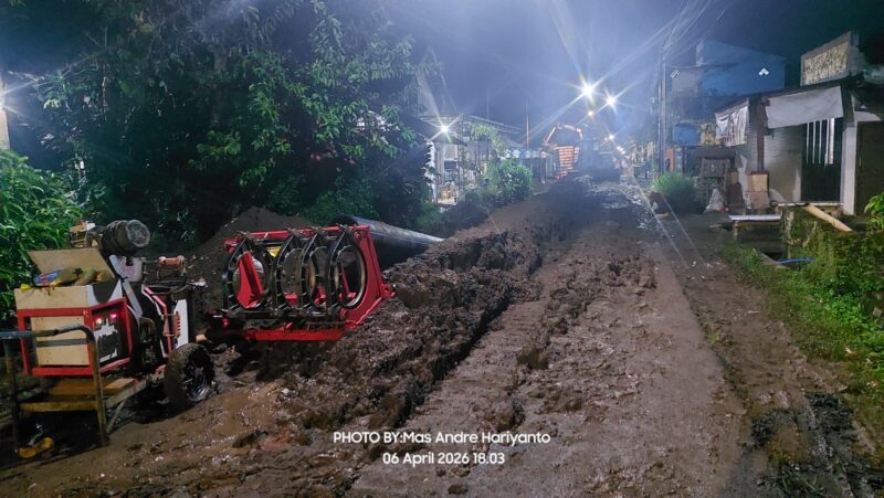 FOTO: Warga Dusun Tempur, Desa Kemiri, Kecamatan Kepanjen, Kabupaten Malang, meminta evaluasi proyek penggalian pipa akibat dampak sosial yang dinilai terabaikan. (Andre Hariyanto/SUARA UTAMA)