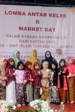 Meriah! SD SMP IT Alqonita Palangkaraya Rayakan Hari Kartini, Siswa Tampil Kreatif dan Penuh Percaya Diri