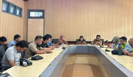 foto mediasi antara buruh,pemerintah dan perusahan