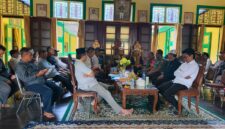 Foto Raja sambaliung, Gunung tabur Dan beberapa undangan yang hadir