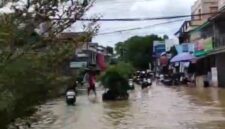FOTO: Banjir di sekitar Pasar Ibu kota Hulu Sungai Tengah, Barabai, Kalimantan Selatan (SUARA UTAMA/Ahmad Arbani)
