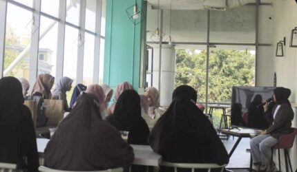FOTO: Self Healing Talk & Workshop Bouquet untuk Muslimah (Dok. Robinsah/SUARA UTAMA)