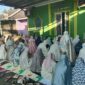 Ketua Pengurus Masjid Baburroyyan, Drs Hj Ambo Tuo, menyampaikan sambutan dan ajakan memperkuat kebersamaan serta semangat berkurban kepada jamaah saat pelaksanaan Salat Idul Adha 1447 H di Griya Antang Harapan, Makassar.