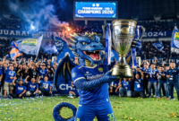 Filosofi Cacing Jadi Naga (Sumber: Banner Besar kontra Persija Persib 10-05-2026) editor by Google Gemini Pro 2026