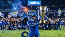 Filosofi Cacing Jadi Naga (Sumber: Banner Besar kontra Persija Persib 10-05-2026) editor by Google Gemini Pro 2026