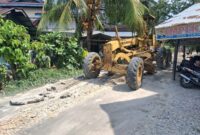 Pengerjaan perawatan jalan rusak di Desa Tg. Berulak dan Desa Naumbai