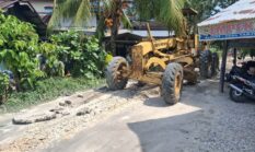 Kadis PUPR Kampar Tinjau Lansung Jalan Rusak di Desa Tg. Berulak dan Desa Naumbai