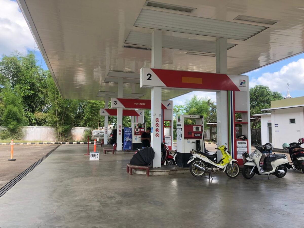 FOTO: Salah satu SPBU dijalan Ahmad Yani, kecamatan Simpang Empat, Kabupaten Banjar, Kalimantan Selatan (Ahmad Arbani/SUARA UTAMA)