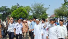 FOTO: Aliansi Masyarakat Karawang Jawa Barat Menuntut Ketegasan Pemkab Menutup Theater Night Mart (Imanuddin Kamil/SUARA UTAMA)
