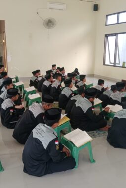 PONDOK TAHFIZ MEMBLUDAK