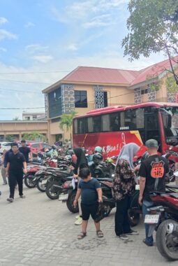 Orang Tua Antusias Ikuti Pendaftaran Siswa Baru di SMKN 1 Makassar