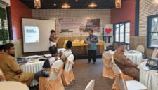 Penulis Muhammad Mas Davit Herman Rudiyansah
(kegiatan FGD dan Diseminasi Hasil Pengabdian kepada Masyarakat oleh UT Surabaya.)