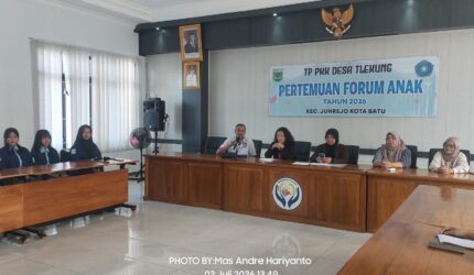 FOTO: Komisi Nasional Hak Asasi Manusia Perlindungan Anak (Komnas PA) Kota Wisata Batu, Jawa Timur Berikan Edukasi pada Pertemuan Forum Anak TP PKK Desa Tlekung (Andre Hariyanto/SUARA UTAMA)