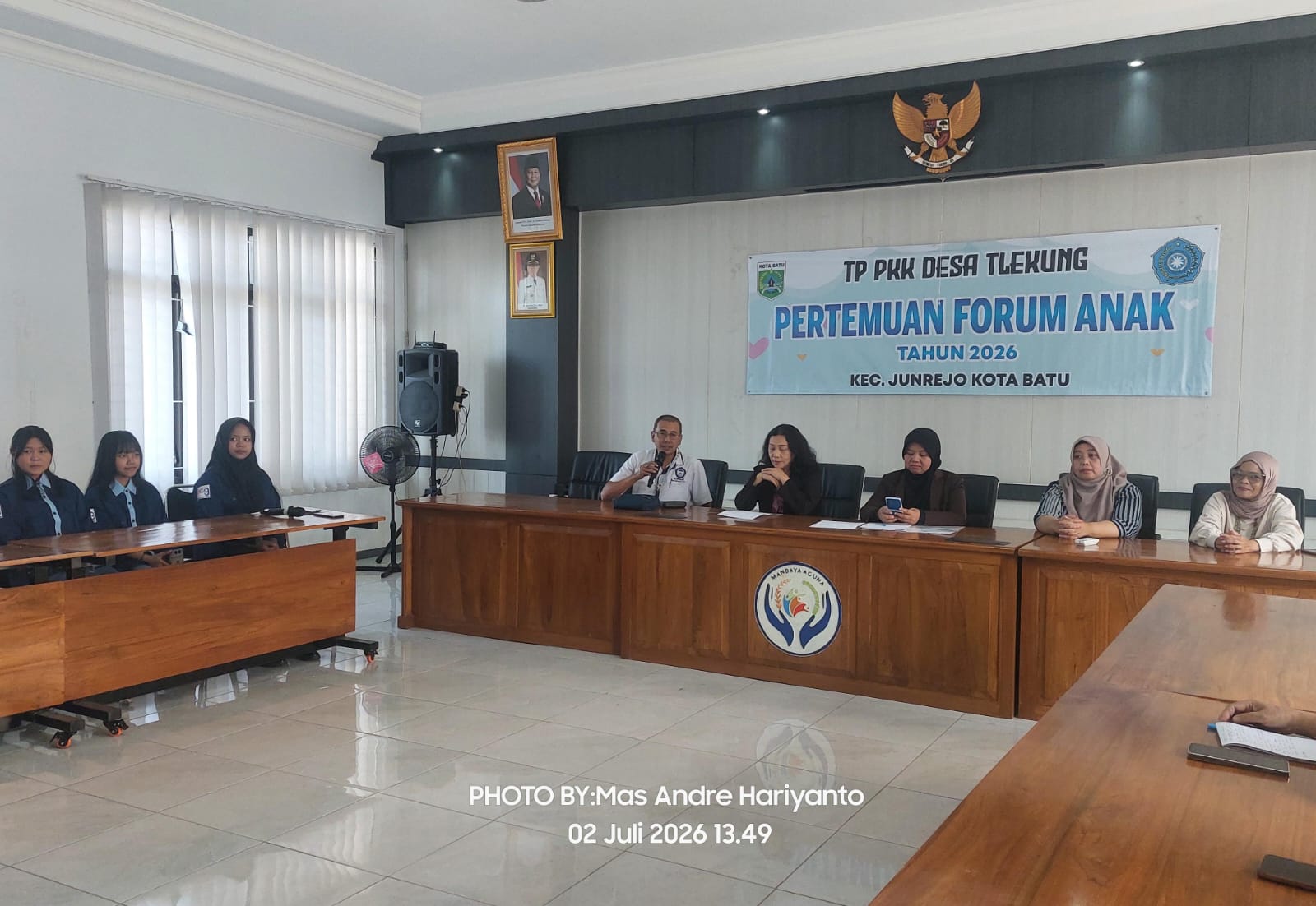 FOTO: Komisi Nasional Hak Asasi Manusia Perlindungan Anak (Komnas PA) Kota Wisata Batu, Jawa Timur Berikan Edukasi pada Pertemuan Forum Anak TP PKK Desa Tlekung (Andre Hariyanto/SUARA UTAMA)