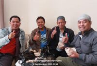FOTO: Momen Penulis Mas Andre Hariyanto bersama sahabat santri Pesantren Bisnis Indonesia Malang Raya (Dok. Internal/SUARA UTAMA)