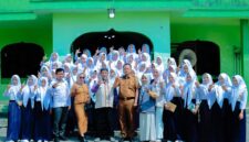 FOTO: Pelatihan Menulis di MTs Mamba'ul Ulum Pekon Margoyoso Kecamatan Sumberjo Kabupaten Tanggamus (SUARA UTAMA/Akhmadi Sumaryanto)