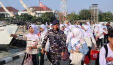 FOTO: Cendekia Academy Cetak Generasi Pemimpin Berwawasan Maritim di Atas Geladak KRI Dewaruci (Wahyu Widodo M.IKom/SUARA UTAMA)
